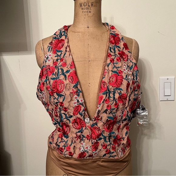 NWT Lovers + Friends Rosalyn Floral Plunging Bodysuit - Picture 3 of 9